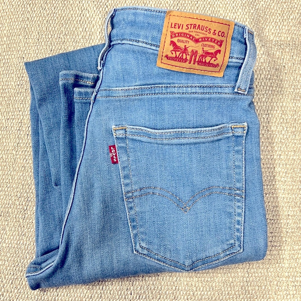 Levi’s 725 High rise bootcut 26x32